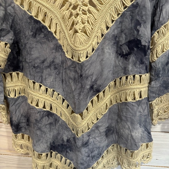 Jessica Crochet Trim Tie-Dye Top - Gray and Cream - Picture 5 of 5
